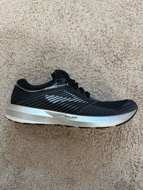 Brooks Levitate Womens Size 9.5 B Black Silver Running Shoes 1202581B004